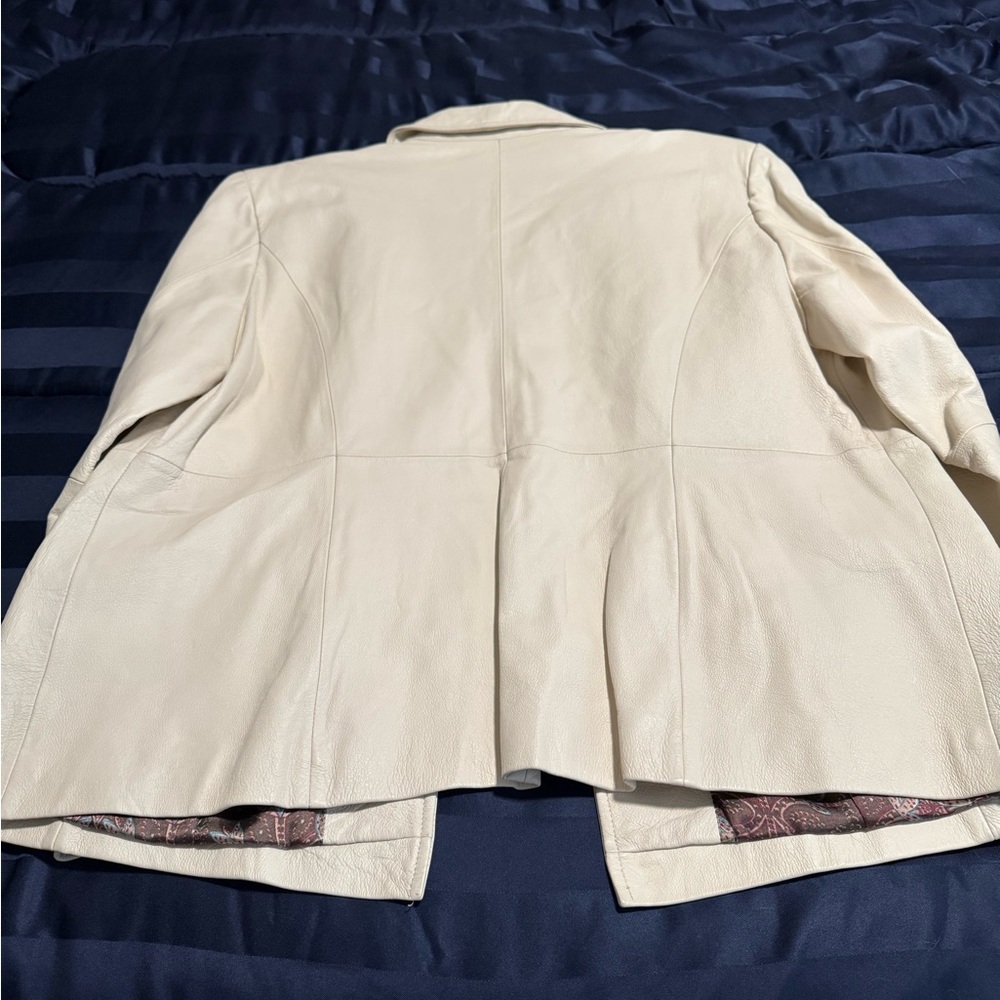 Terry Lewis Classic Luxuries Cream Leather Button-Front Jacket - Picture 3 of 5